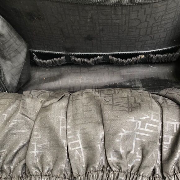 DVF Makeup Carry on - Picture 5 of 9